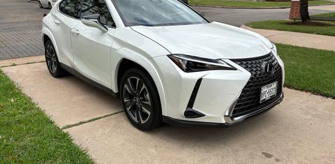 Lexus UX 2025