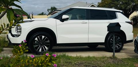 Mitsubishi OUTLANDER 2025