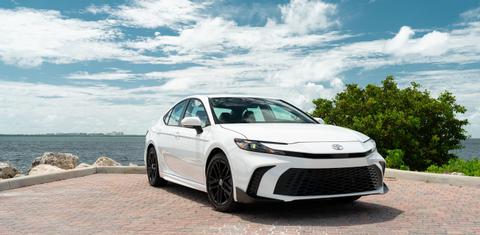 Toyota Camry Hybrid 2025