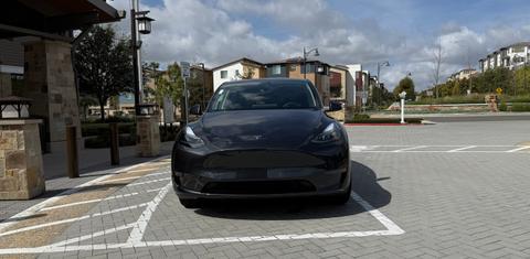Tesla Model Y 2025
