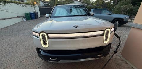 Rivian R1S 2025