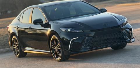 Toyota Camry Hybrid 2026