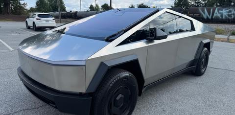Tesla Cybertruck 2026