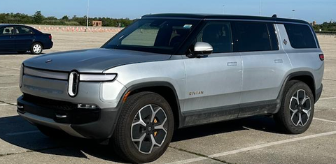 Rivian R1S 2023