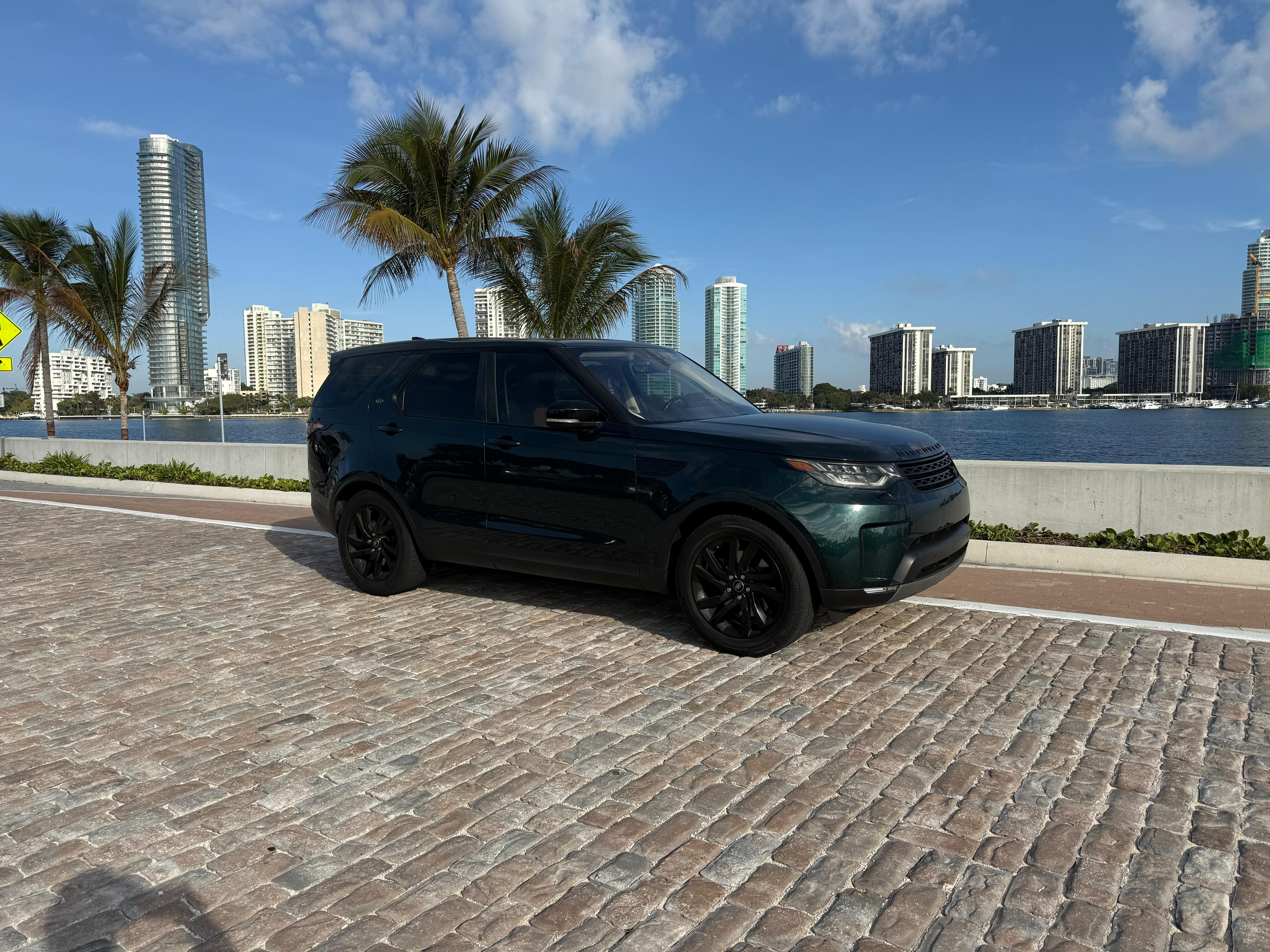 Land Rover Discovery 2017 in Miami, FL