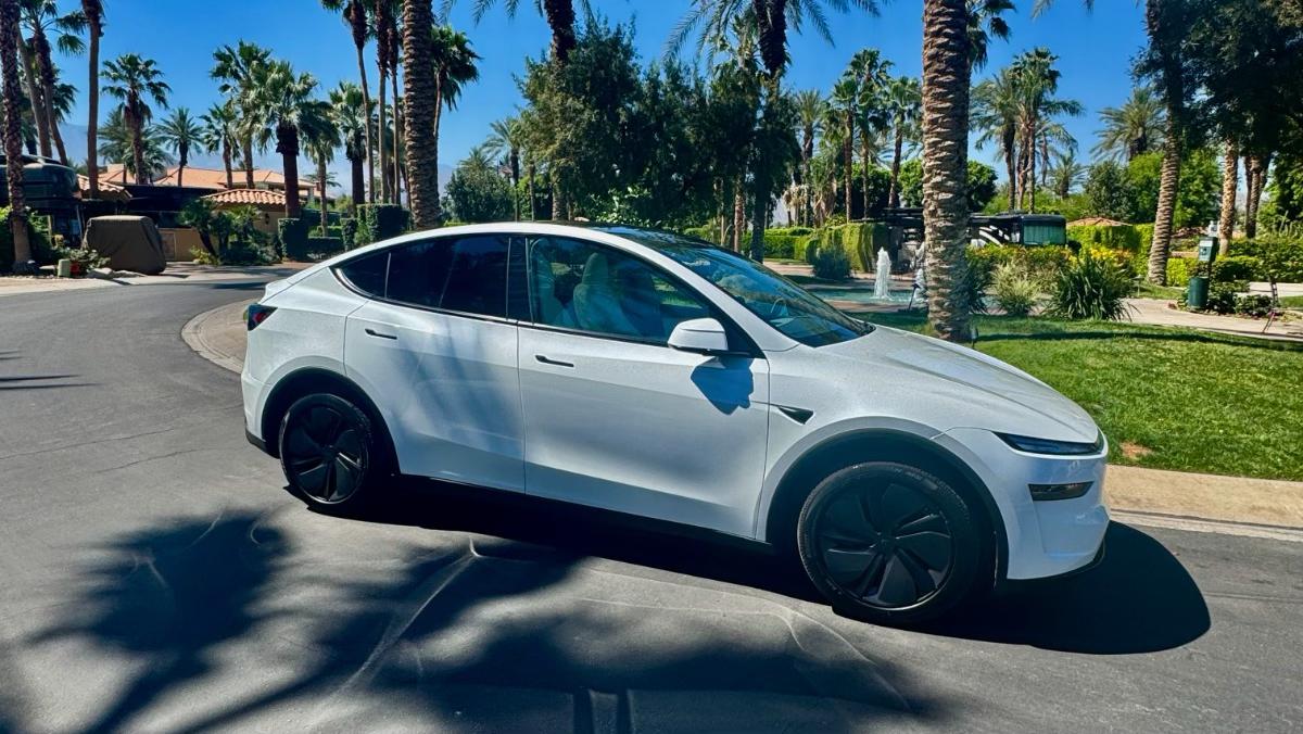 Tesla Model Y 2026 in Sarasota, FL