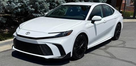 Toyota Camry Hybrid 2025