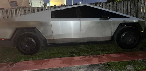 Tesla Cybertruck 2026