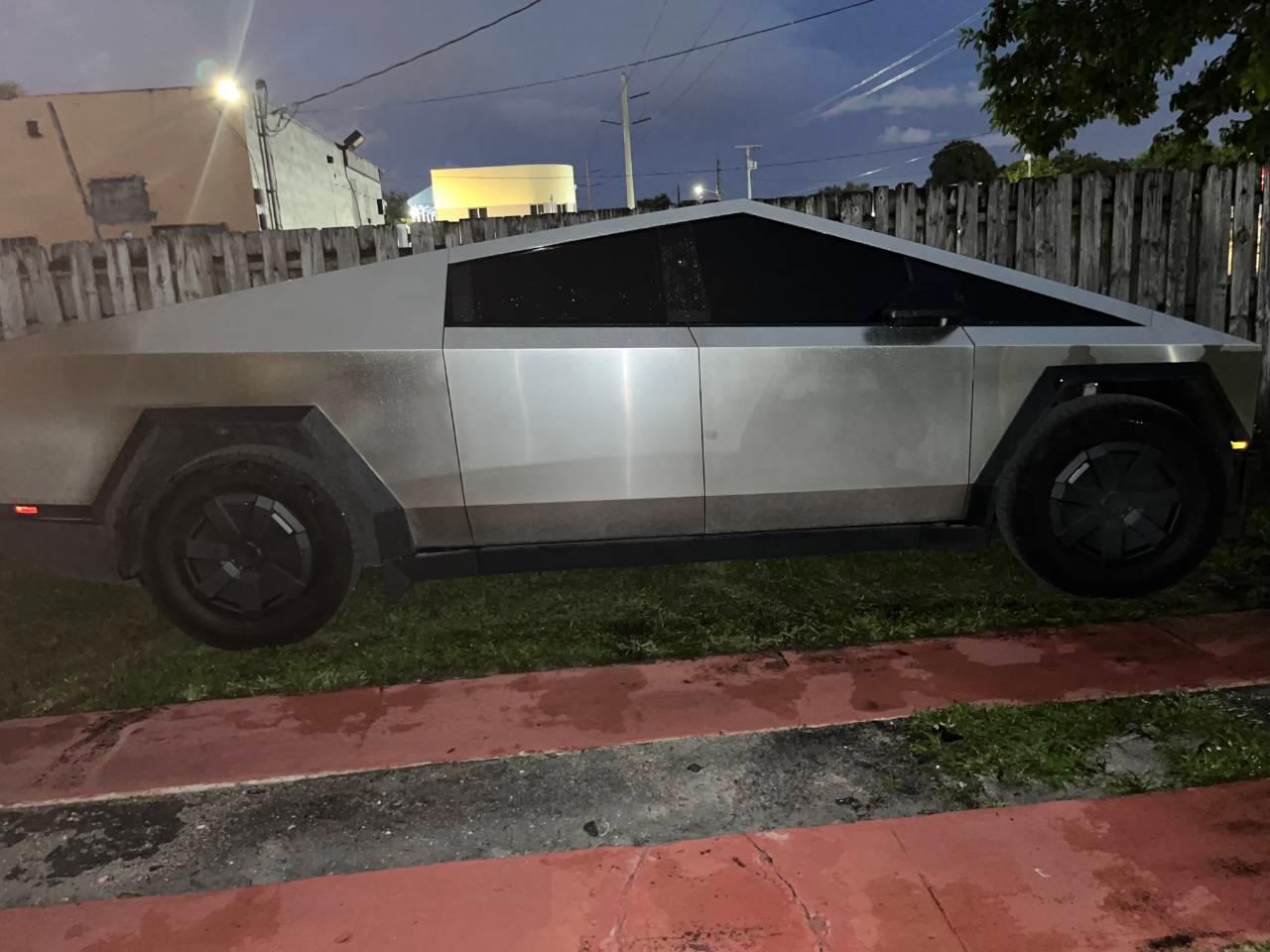 Tesla Cybertruck 2026 in Miami, FL