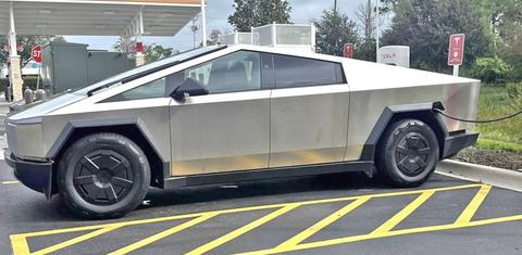 Tesla Cybertruck 2026