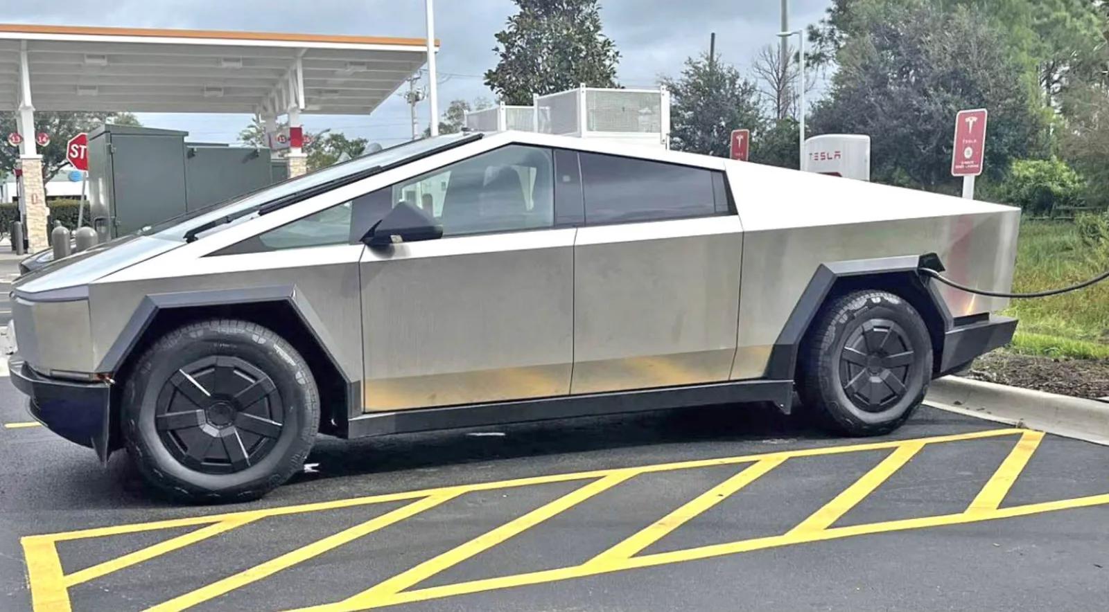 Tesla Cybertruck 2026 in Wells, ME