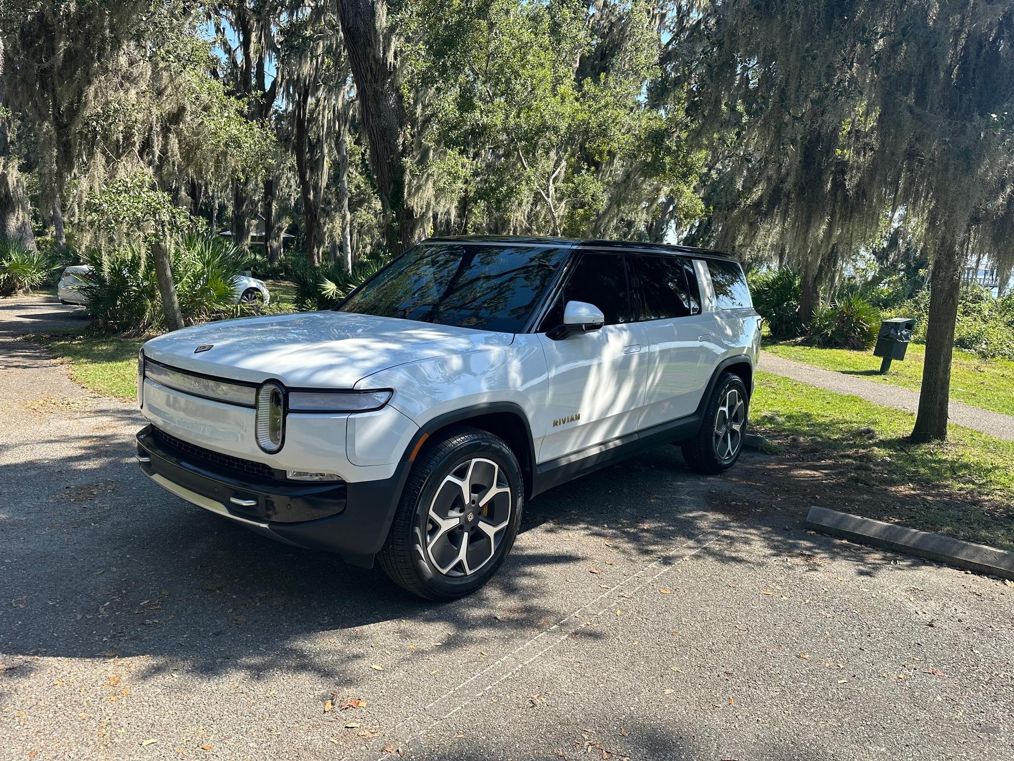 Rivian R1S 2024 in Jacksonville, FL