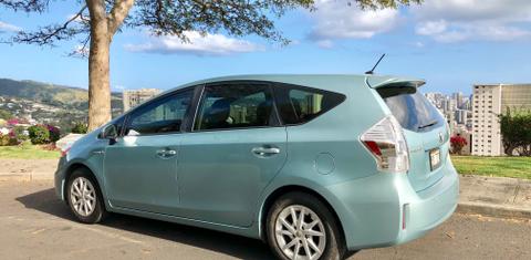 Toyota Prius v 2014