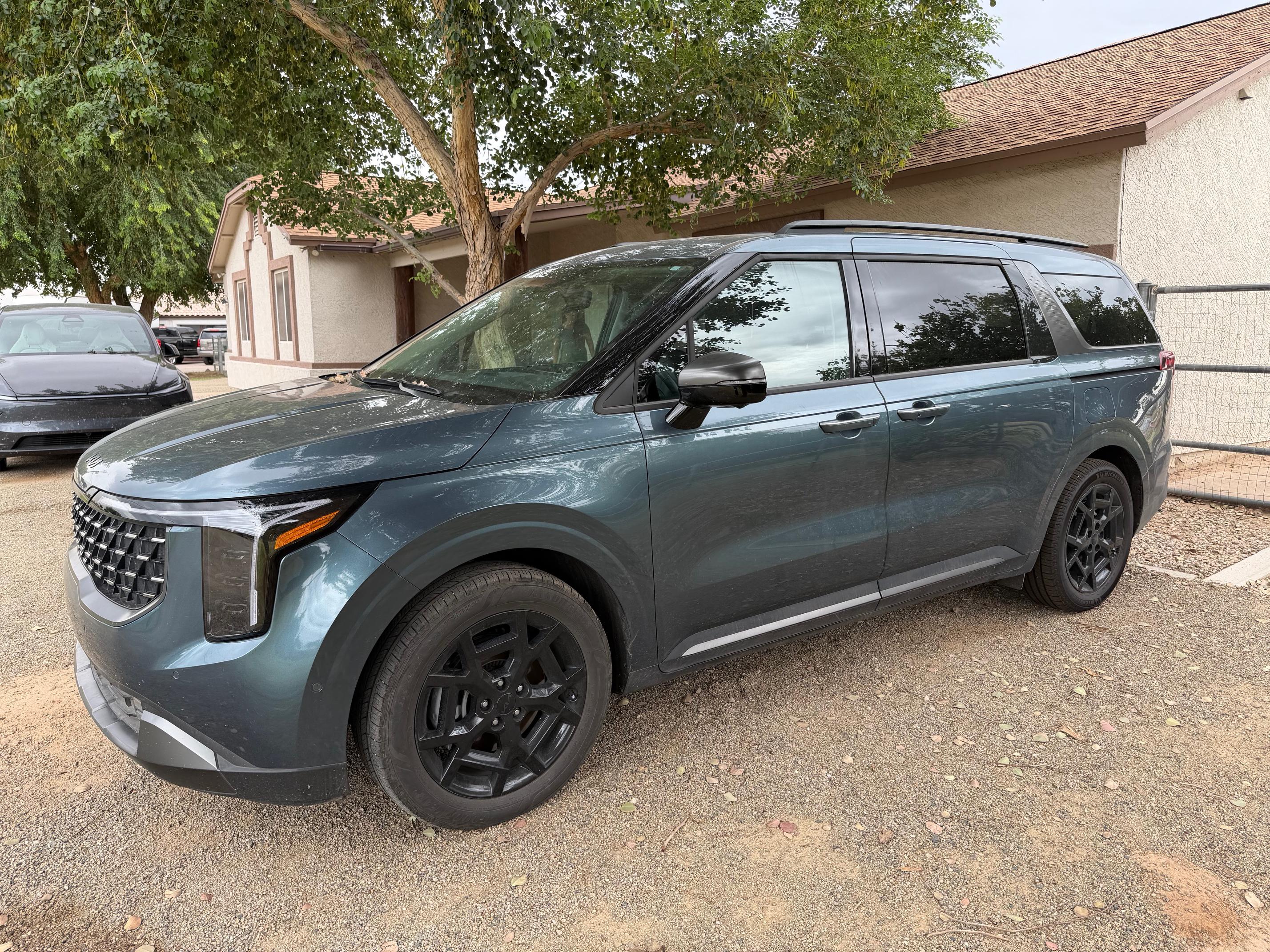 Kia Carnival Hybrid 2025 in Queen Creek, AZ