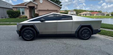 Tesla Cybertruck 2025