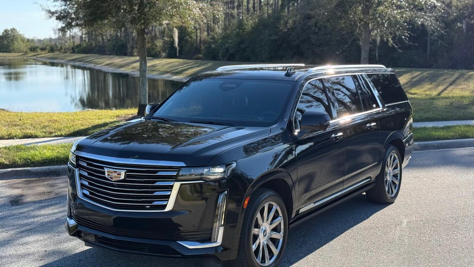 Cadillac Escalade ESV 2023 in 
