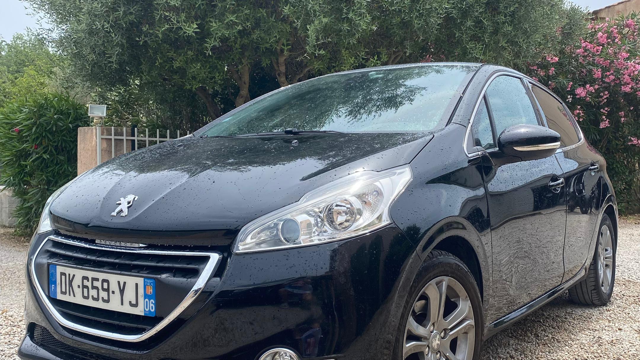 Peugeot 208 2014 à Vidauban