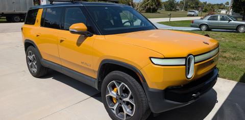 Rivian R1S 2023