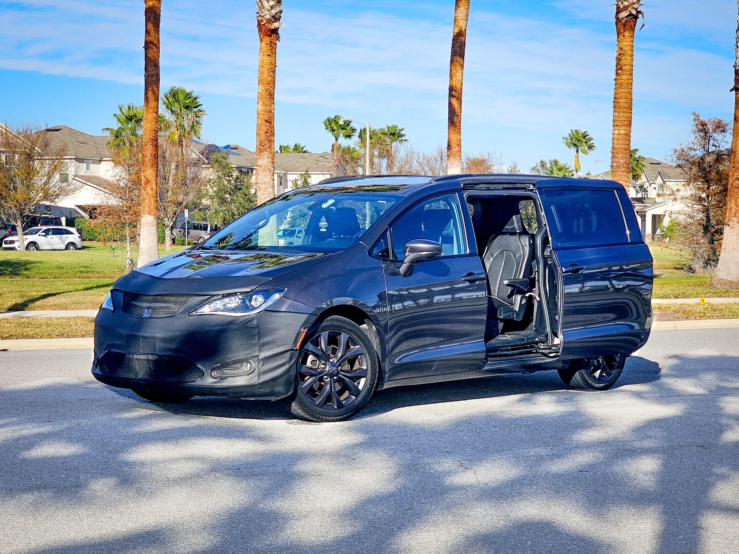 Chrysler Pacifica 2018 in Poinciana, FL