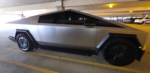 Tesla Cybertruck 2026
