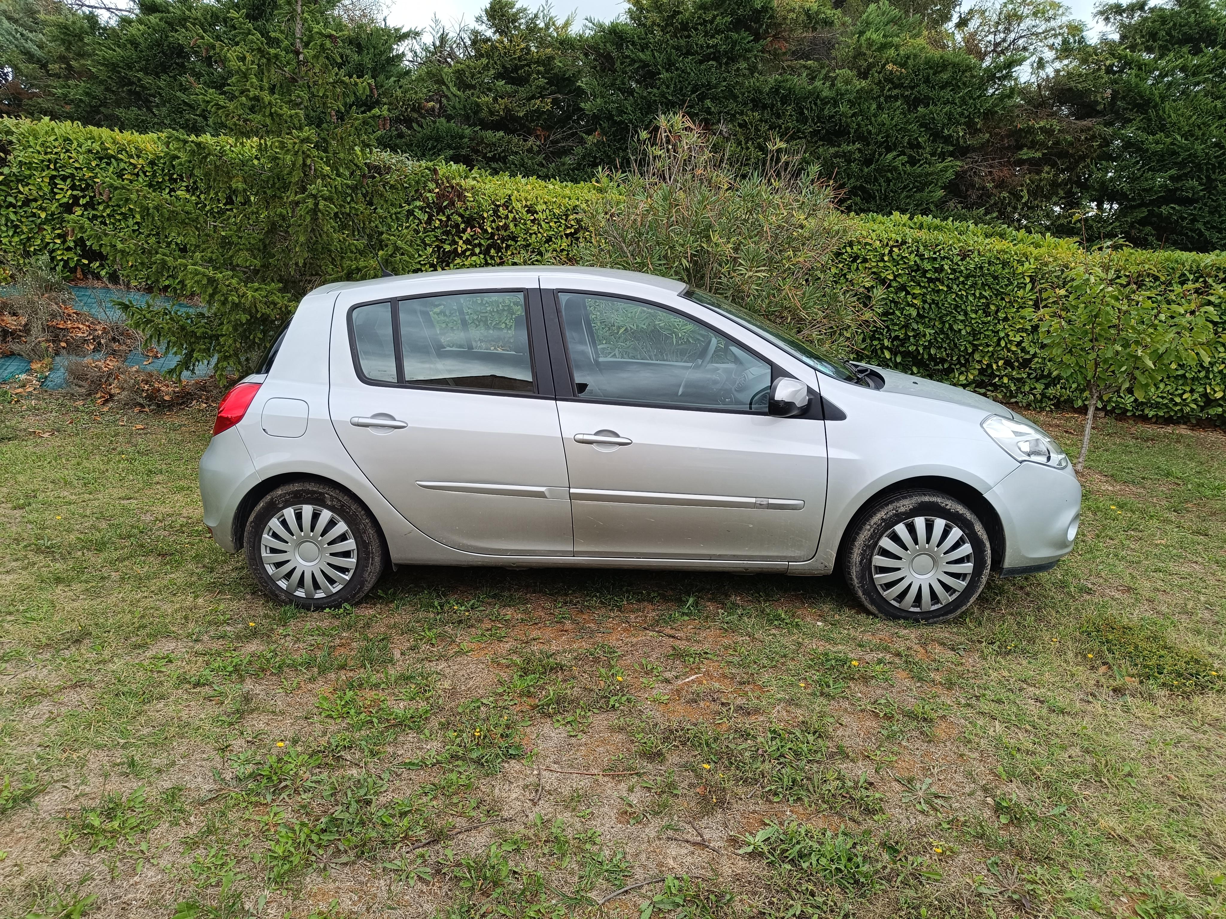 Renault CLIO III 2014 in Aix-en-Provence
