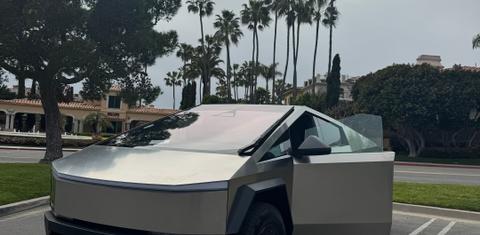 Tesla Cybertruck 2025