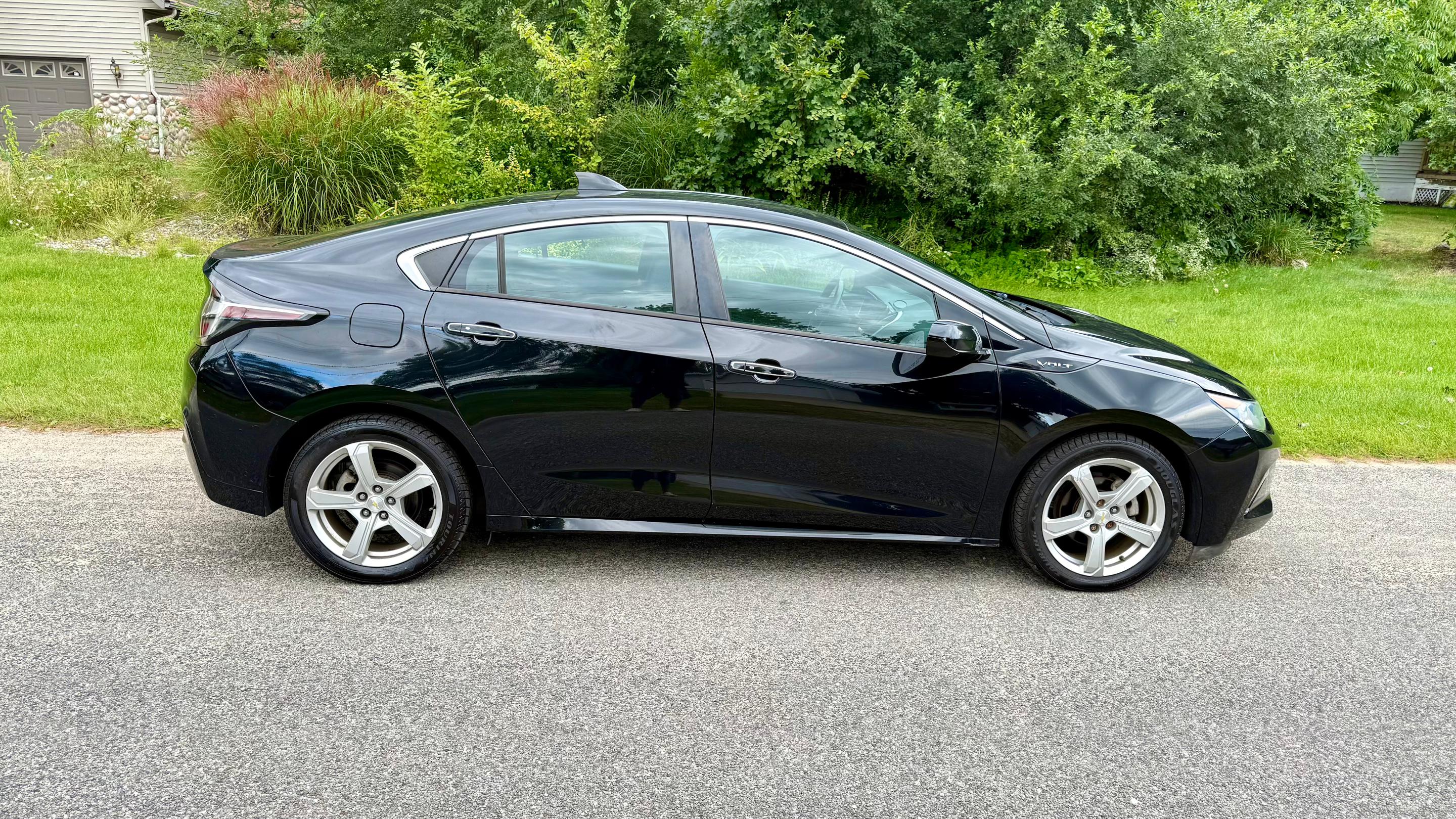 Chevrolet Volt 2016 — Car rental alternative in Muskegon, MI