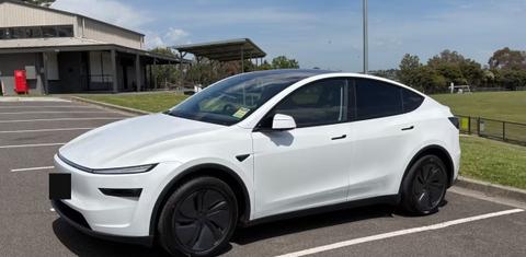 Tesla MODEL Y 2025