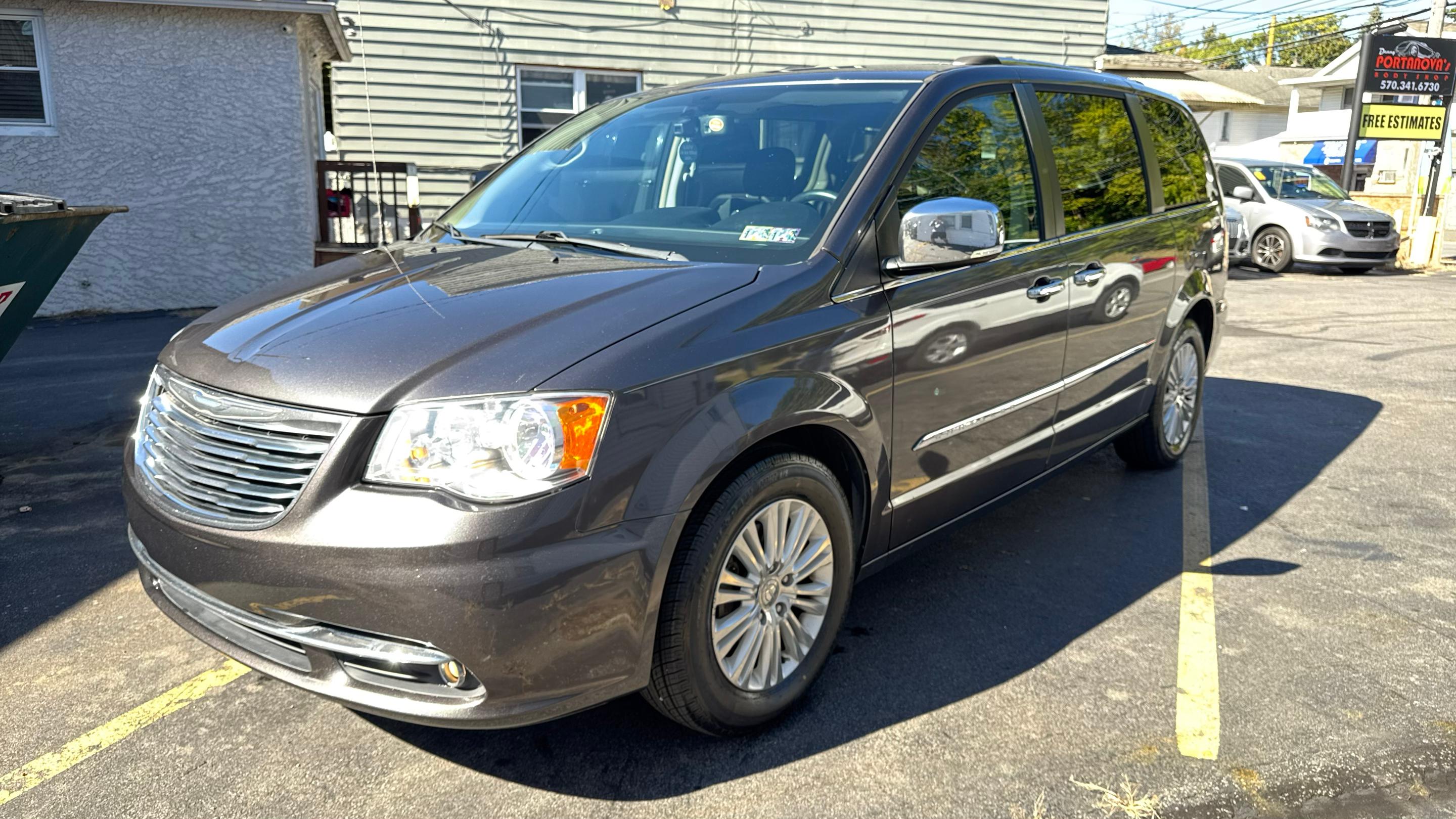 Chrysler Town & Country 2015 in Scranton, PA