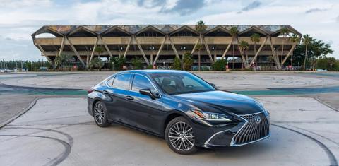 Lexus ES 2025