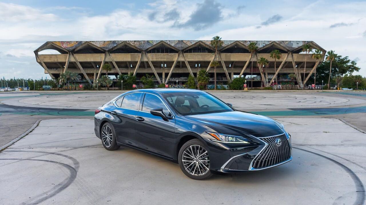 Lexus ES 2025 in Dania Beach, FL