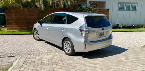 Toyota Prius v 2014