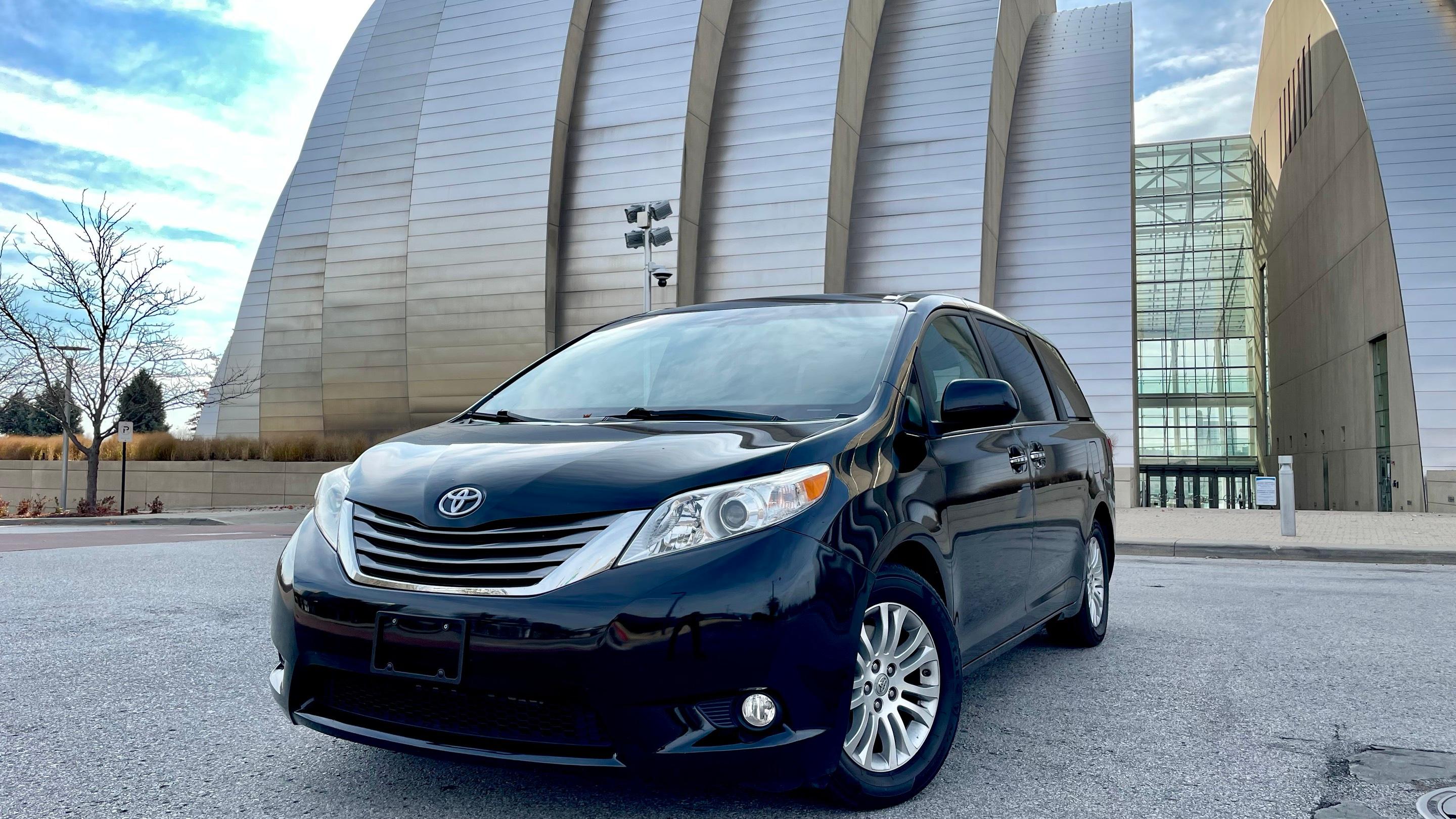 Toyota Sienna 2015 in Kansas City, MO