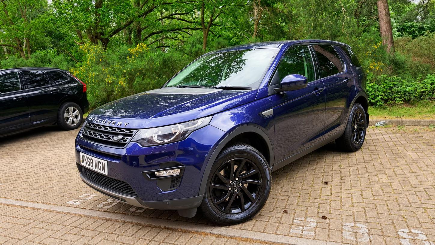 Land Rover Discovery Sport 2018 in London