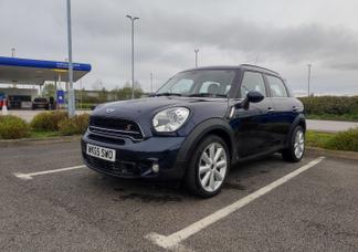 Mini Countryman car