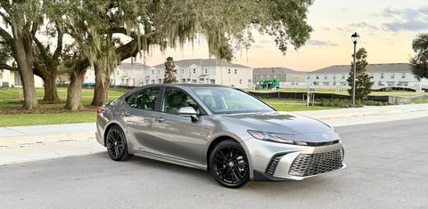 Toyota Camry Hybrid 2026
