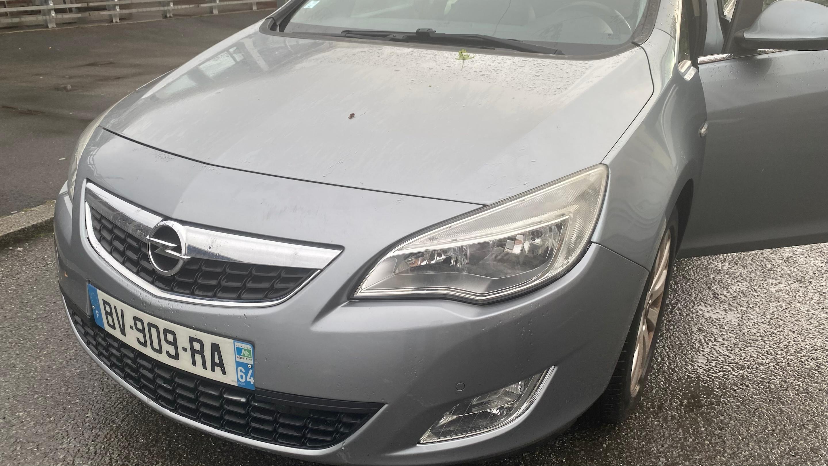 Opel ASTRA 2011 à Lorient