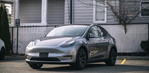 Tesla Model Y 2025
