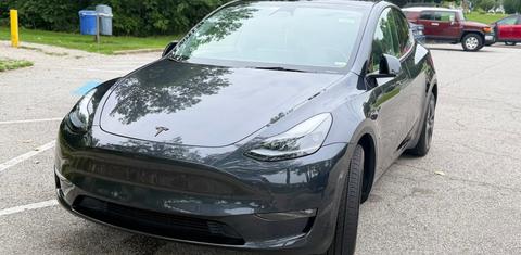 Tesla Model Y 2024