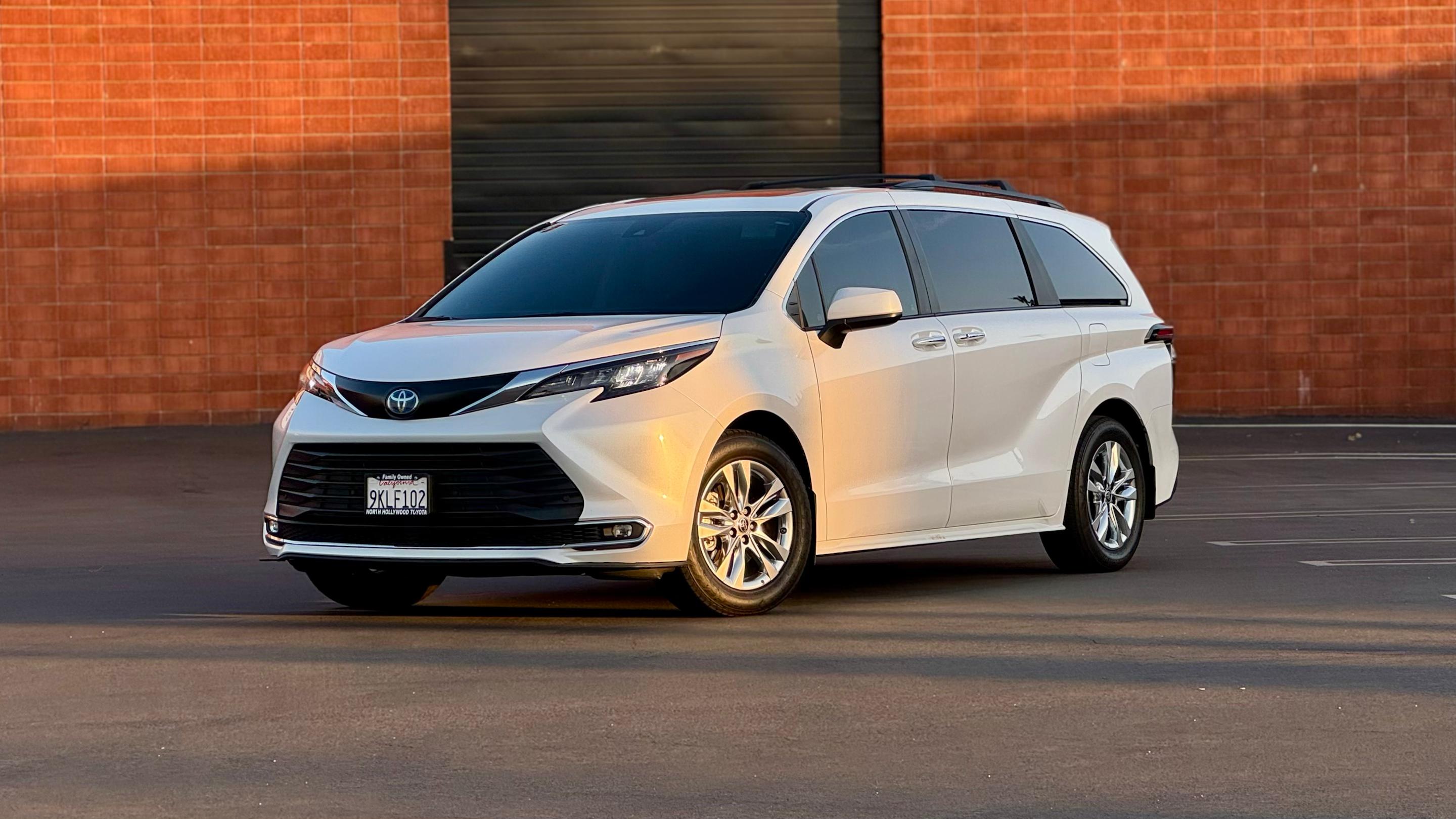 Toyota Sienna 2024 in Los Angeles, CA