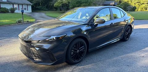 Toyota Camry Hybrid 2026