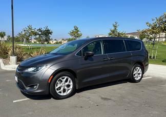 Chrysler Pacifica car