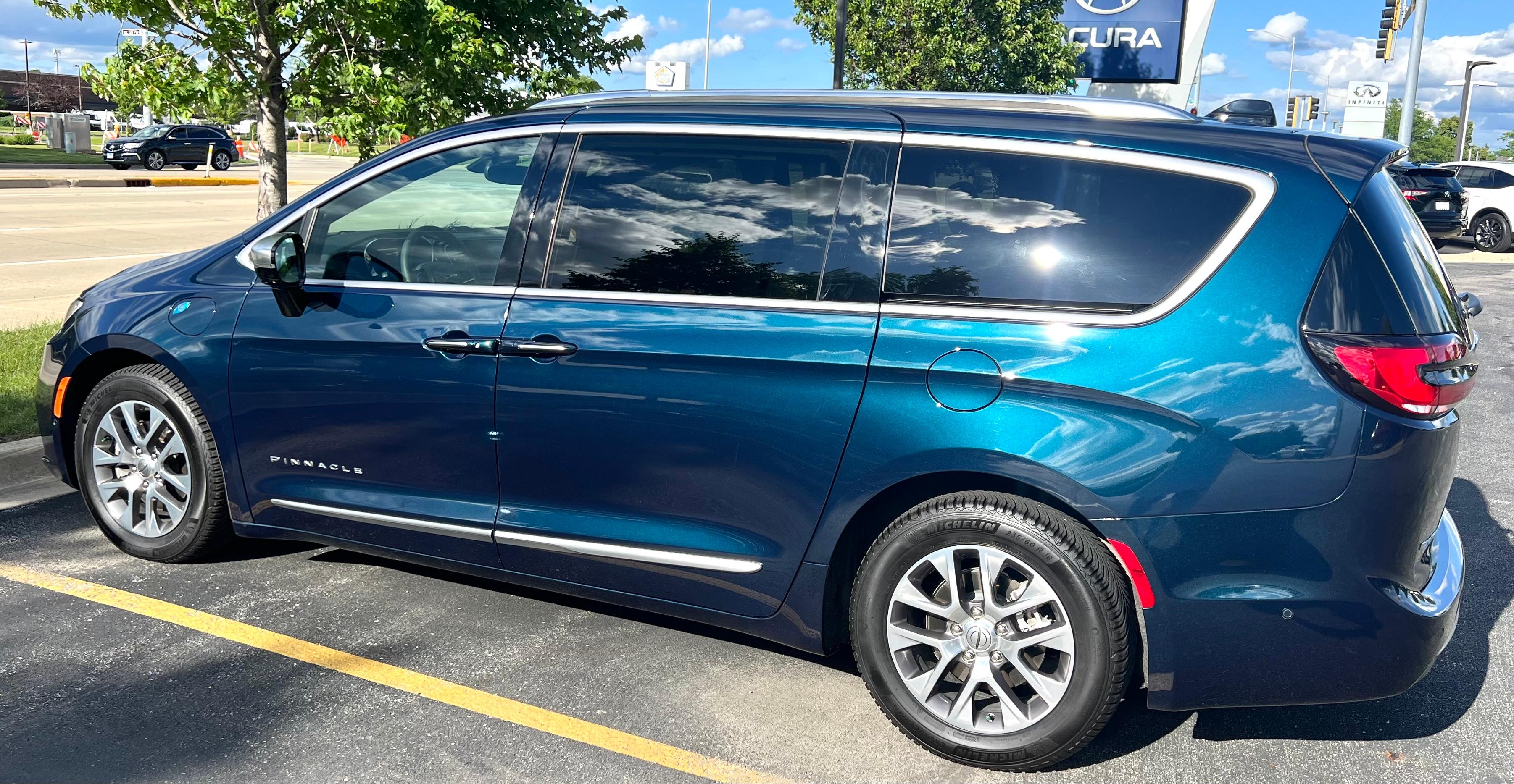 Chrysler Pacifica 2023 in Chicago, IL