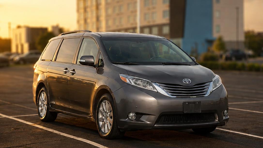 Toyota Sienna 2015 in Fayetteville, NC