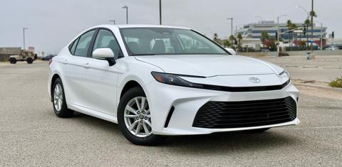 Toyota Camry Hybrid 2025