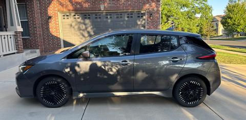 Nissan LEAF 2025