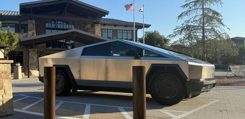 Tesla Cybertruck 2025