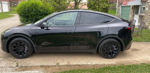 Tesla Model Y 2024