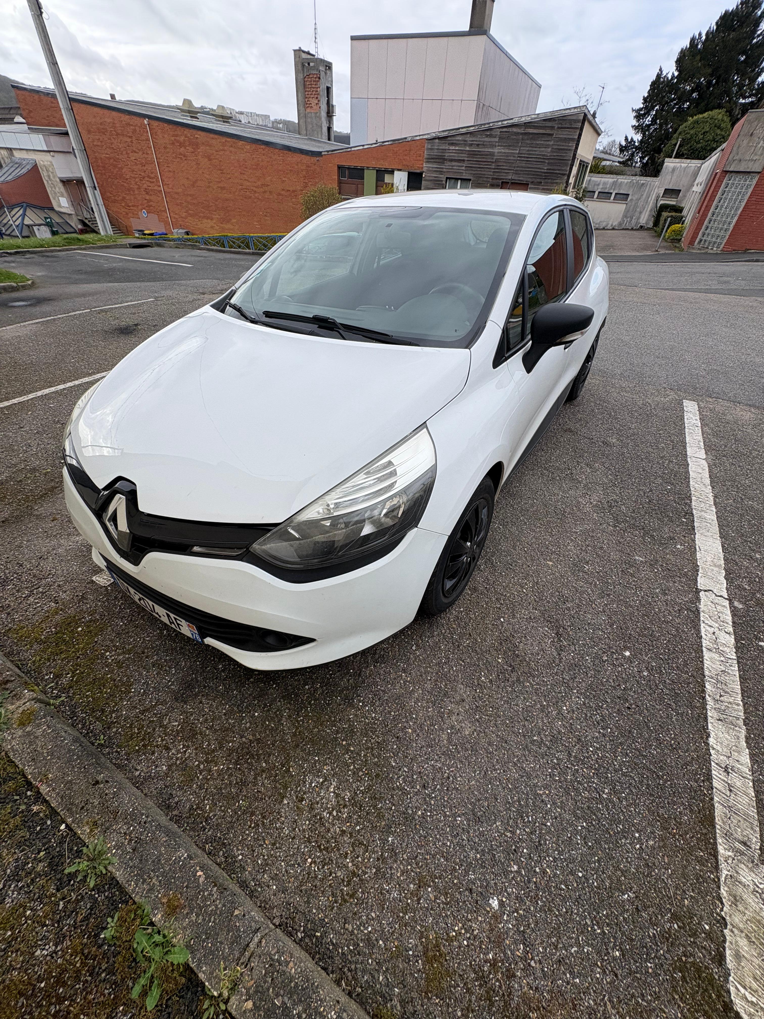 Renault CLIO IV 2015 à Déville-lès-Rouen