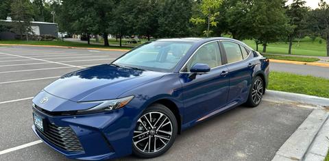 Toyota Camry Hybrid 2025
